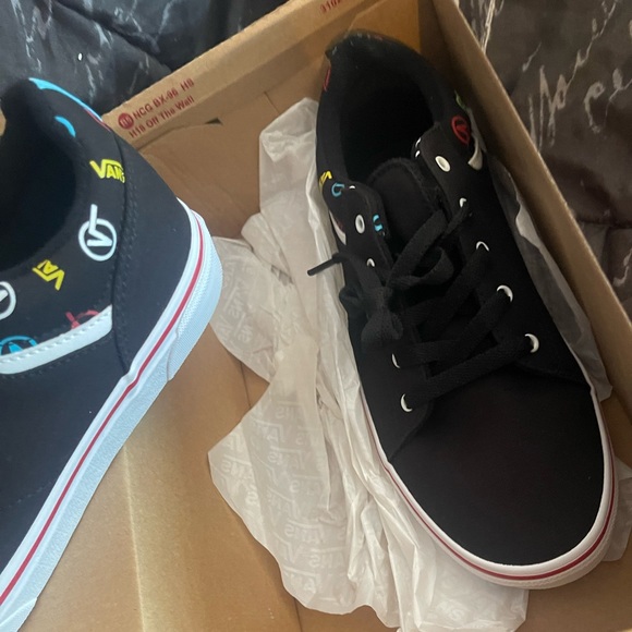 Vans - Picture 2 of 6